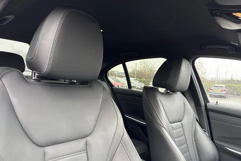 YG70VWA BMW 3 Series 2.0 320i M Sport Auto Euro 6 (s/s) 4dr Thumbnail #25