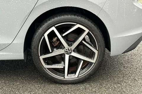 PL21CYK Volkswagen Golf 1.0 eTSI MHEV Life DSG Euro 6 (s/s) 5dr Thumbnail #13