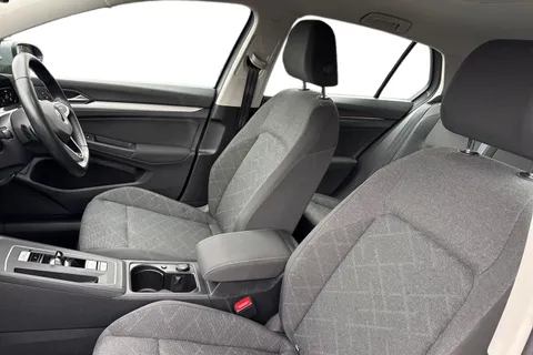 PL21CYK Volkswagen Golf 1.0 eTSI MHEV Life DSG Euro 6 (s/s) 5dr Thumbnail #17