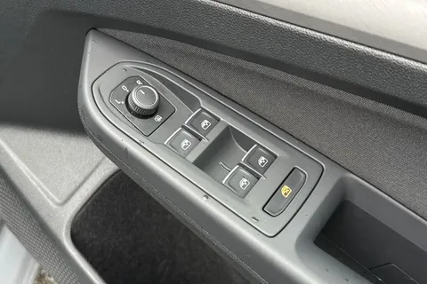 PL21CYK Volkswagen Golf 1.0 eTSI MHEV Life DSG Euro 6 (s/s) 5dr Thumbnail #22