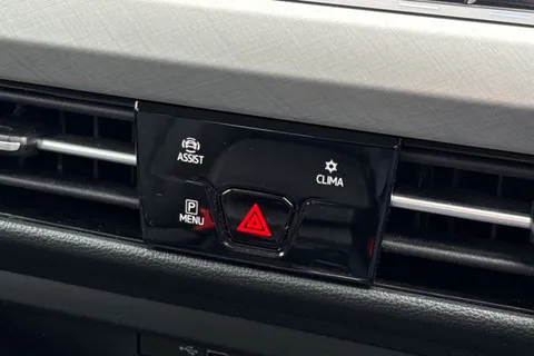 PL21CYK Volkswagen Golf 1.0 eTSI MHEV Life DSG Euro 6 (s/s) 5dr Thumbnail #39