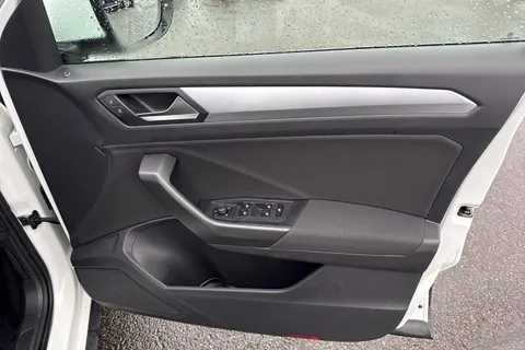 CX72YEF Volkswagen T-Roc 1.0 TSI Life Euro 6 (s/s) 5dr Thumbnail #22