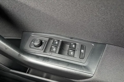 CX72YEF Volkswagen T-Roc 1.0 TSI Life Euro 6 (s/s) 5dr Thumbnail #41