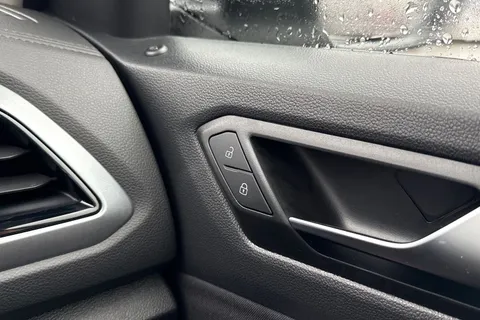 CX72YEF Volkswagen T-Roc 1.0 TSI Life Euro 6 (s/s) 5dr Thumbnail #42