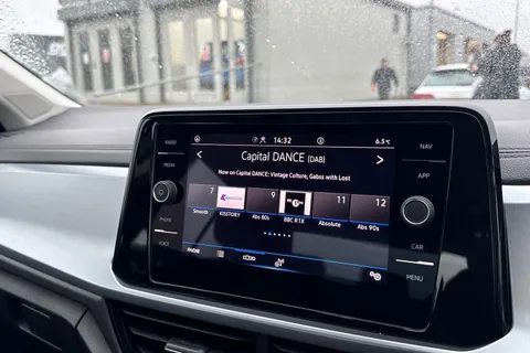 CX72YEF Volkswagen T-Roc 1.0 TSI Life Euro 6 (s/s) 5dr Thumbnail #45