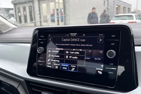 CX72YEF Volkswagen T-Roc 1.0 TSI Life Euro 6 (s/s) 5dr Thumbnail #46