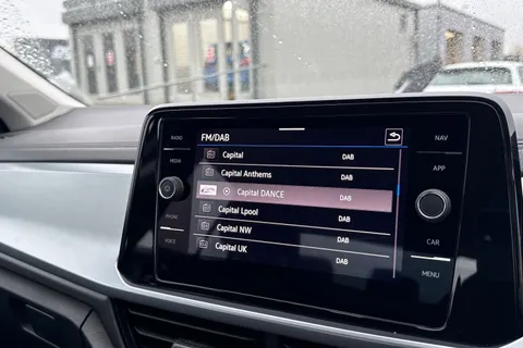 CX72YEF Volkswagen T-Roc 1.0 TSI Life Euro 6 (s/s) 5dr Thumbnail #47