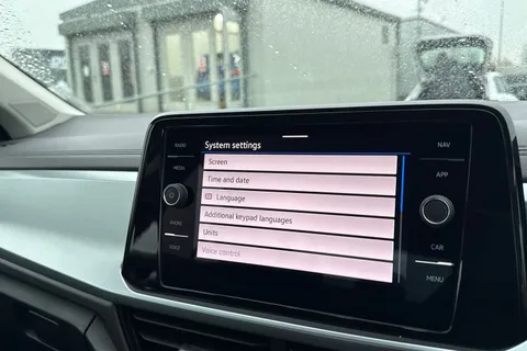 CX72YEF Volkswagen T-Roc 1.0 TSI Life Euro 6 (s/s) 5dr Thumbnail #52