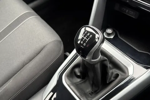 CX72YEF Volkswagen T-Roc 1.0 TSI Life Euro 6 (s/s) 5dr Thumbnail #55