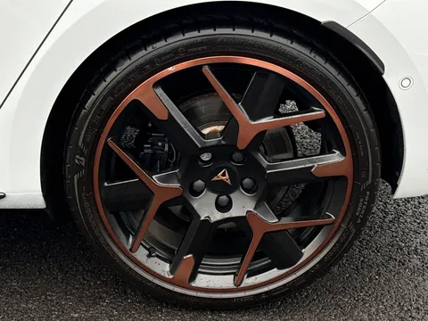 DK75XLM CUPRA Leon 2.0 TSI 300 VZ3 5dr DSG***PANORAMIC SUNROOF*** Thumbnail #6