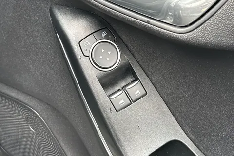 21 of 51 for Ford Fiesta 1.1 Ti-VCT Zetec Euro 6 (s/s) 5dr