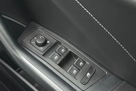 DK25ZKF Volkswagen T-Roc 2.0 TDI 150 EVO R-Line 5dr DSG **18' NEVADA ALLOYS** Thumbnail #22