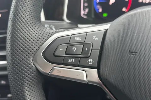 DK25ZKF Volkswagen T-Roc 2.0 TDI 150 EVO R-Line 5dr DSG **18' NEVADA ALLOYS** Thumbnail #35