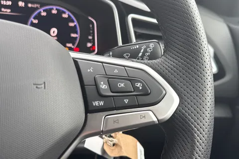 DK25ZKF Volkswagen T-Roc 2.0 TDI 150 EVO R-Line 5dr DSG **18' NEVADA ALLOYS** Thumbnail #36