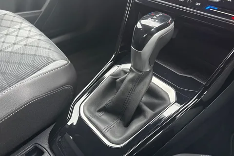 DK25ZKF Volkswagen T-Roc 2.0 TDI 150 EVO R-Line 5dr DSG **18' NEVADA ALLOYS** Thumbnail #40