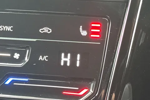 DK25ZKF Volkswagen T-Roc 2.0 TDI 150 EVO R-Line 5dr DSG **18' NEVADA ALLOYS** Thumbnail #44