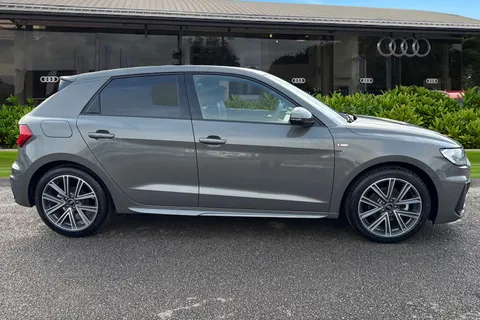  Audi A1 1.0 TFSI 30 S line Sportback Euro 6 (s/s) 5dr Thumbnail #4