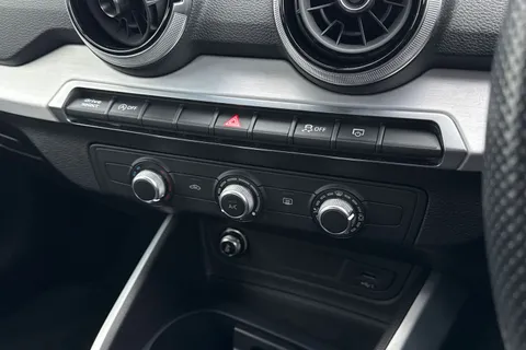 PL22AXH Audi Q2 S line 35 TFSI 150 PS 6-speed Thumbnail #23