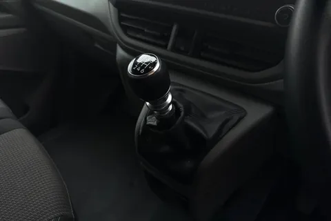 MF25HSZ Volkswagen Transporter 2.0 TDI 110 Commerce Plus Van Thumbnail #21