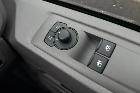 MF25JJU Volkswagen E-Transporter 100kW 65kWh Commerce Plus Van Auto Thumbnail #18