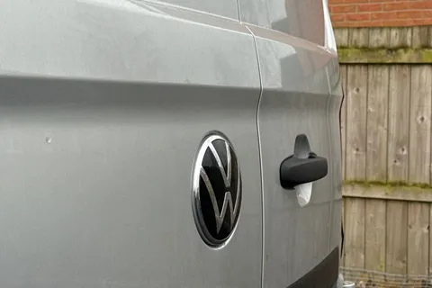 MF25JJU Volkswagen E-Transporter 100kW 65kWh Commerce Plus Van Auto Thumbnail #26