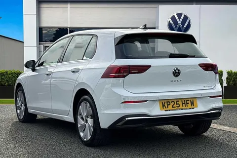 KP25HFW Volkswagen Golf 1.5 TSI 204 Style eHybrid 5dr DSG Thumbnail #4