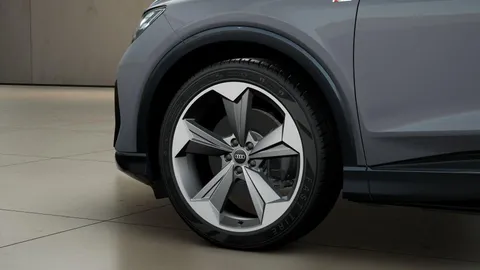 Audi Q4 e-tron 45 Black Edition Auto 5dr 82kWh Thumbnail #4