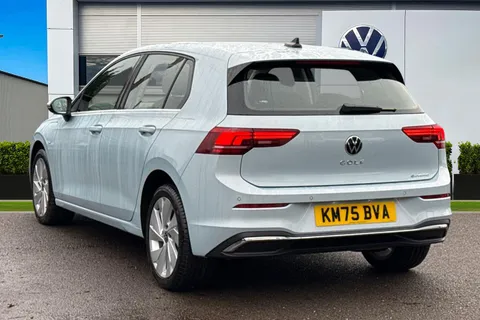 KM75BVA Volkswagen Golf 1.5 TSI 204 Style eHybrid 5dr DSG Thumbnail #3