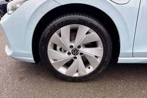 KM75BVA Volkswagen Golf 1.5 TSI 204 Style eHybrid 5dr DSG Thumbnail #10