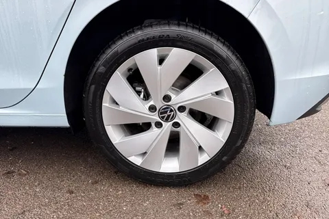 KM75BVA Volkswagen Golf 1.5 TSI 204 Style eHybrid 5dr DSG Thumbnail #11