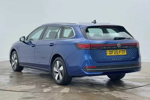 DF25FTP Volkswagen Passat 1.5 TSI eHybrid Life 5dr DSG **PAN ROOF, TOW BAR, INFO PACK** Thumbnail #3