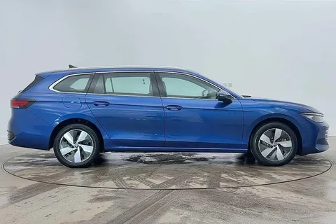 DF25FTP Volkswagen Passat 1.5 TSI eHybrid Life 5dr DSG **PAN ROOF, TOW BAR, INFO PACK** Thumbnail #4