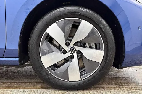 DF25FTP Volkswagen Passat 1.5 TSI eHybrid Life 5dr DSG **PAN ROOF, TOW BAR, INFO PACK** Thumbnail #5