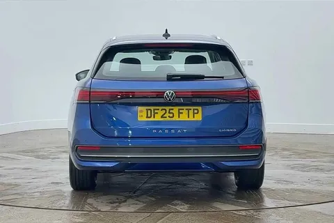 DF25FTP Volkswagen Passat 1.5 TSI eHybrid Life 5dr DSG **PAN ROOF, TOW BAR, INFO PACK** Thumbnail #8