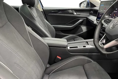 DF25FTP Volkswagen Passat 1.5 TSI eHybrid Life 5dr DSG **PAN ROOF, TOW BAR, INFO PACK** Thumbnail #10