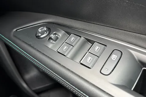 FV73LTF PEUGEOT 5008 1.5 BlueHDi Allure Premium + SUV 5dr Diesel EAT Euro 6 (s/s) (130 ps) Thumbnail #43