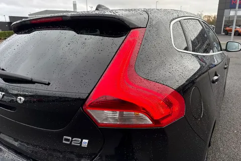 DL17BSO Volvo V40 2.0 D2 R-Design Pro Euro 6 (s/s) 5dr Thumbnail #8