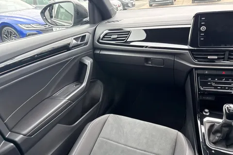 MP23JHL Volkswagen T-Roc 1.0 TSI Style 5dr **BLACK DESIGN PACK, REAR CAM** Thumbnail #21