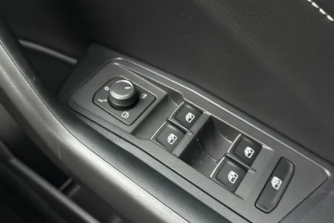 MP23JHL Volkswagen T-Roc 1.0 TSI Style 5dr **BLACK DESIGN PACK, REAR CAM** Thumbnail #22