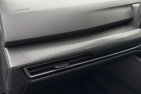 VA21KYG Volkswagen Golf 1.4 TSI GTE 5dr DSG Thumbnail #31