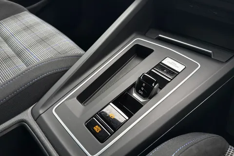 VA21KYG Volkswagen Golf 1.4 TSI GTE 5dr DSG Thumbnail #37