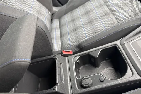 VA21KYG Volkswagen Golf 1.4 TSI GTE 5dr DSG Thumbnail #38