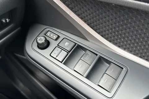 LS73HYO Toyota C-Hr 1.8 VVT-h Icon CVT Euro 6 (s/s) 5dr Thumbnail #35