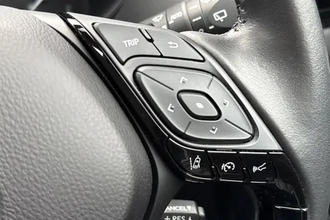 LS73HYO Toyota C-Hr 1.8 VVT-h Icon CVT Euro 6 (s/s) 5dr Thumbnail #38