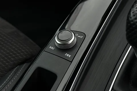 BG69KKW Audi A5 Coup- Black Edition 35 TFSI  150 PS S tronic Thumbnail #40