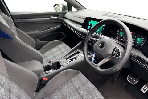 ND71HZA Volkswagen Golf 1.4 TSI GTE 5dr DSG | Keyless Entry | Cruise Control Thumbnail #14