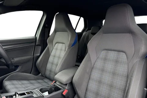 ND71HZA Volkswagen Golf 1.4 TSI GTE 5dr DSG | Keyless Entry | Cruise Control Thumbnail #16