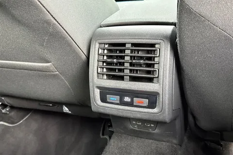 ND71HZA Volkswagen Golf 1.4 TSI GTE 5dr DSG | Keyless Entry | Cruise Control Thumbnail #37