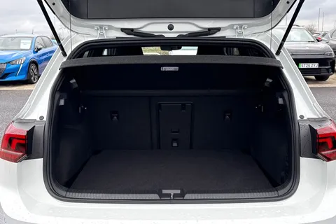 NG24RZX Volkswagen Golf 1.5 eTSI 150 R-Line 5dr DSG, 18' LEEDS ALLOYS Thumbnail #7