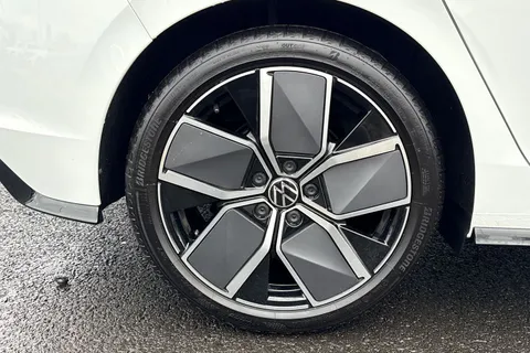 NG24RZX Volkswagen Golf 1.5 eTSI 150 R-Line 5dr DSG, 18' LEEDS ALLOYS Thumbnail #10